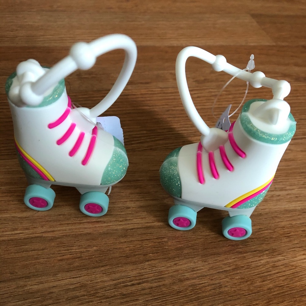 BNWT- Roller Skate Pocket-Bac Holder